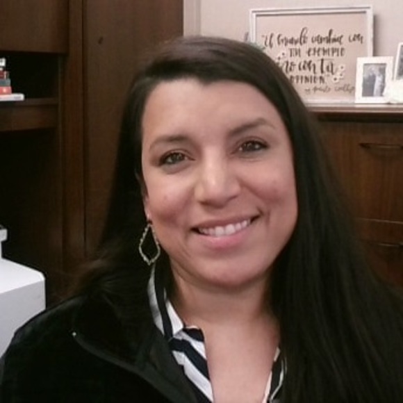 Meet your Posher, Deyanira - Picture 1 of 1